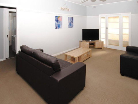 59 Wharf Street Opposite Bowling Club - Australia Accommodation 2