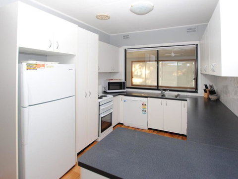 59 Wharf Street Opposite Bowling Club - Australia Accommodation 1
