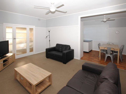 59 Wharf Street Opposite Bowling Club - Australia Accommodation 3