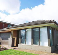5Bed 2Bath Family House in Werribee - Australia Accommodation