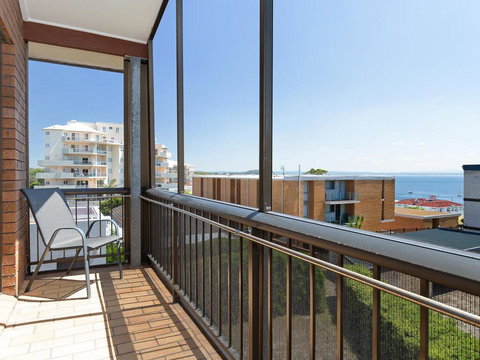 6 'Bahia', 47 Ronald Avenue - Fantastic Location With Filtered Water Views - Australia Accommodation 1