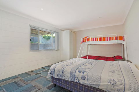 81 Dalmeny Drive - Beach House - Australia Accommodation 3