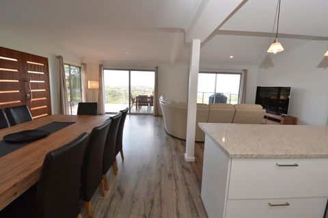 91 Berrambool Drive - Australia Accommodation 1
