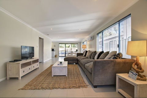 A Little Luxury In Town - Australia Accommodation 3