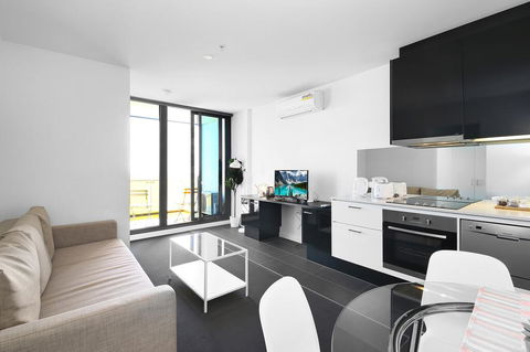 A Stylish CBD Apartment With A Stunning View - Australia Accommodation 1