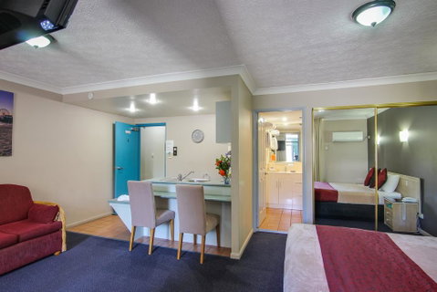 AAA Airport Albion Manor Apartments And Motel - Australia Accommodation 2