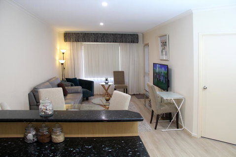 ADELAIDE CBD APARTMENT - 3BR, 2BATH & CARPARK - Australia Accommodation 0