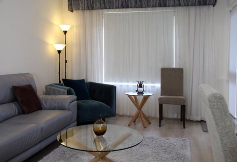 ADELAIDE CBD APARTMENT - 3BR, 2BATH & CARPARK - Australia Accommodation 3