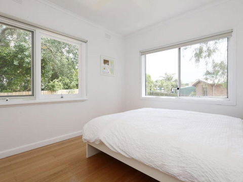 DROMANA BEACH SHACK - Australia Accommodation 4