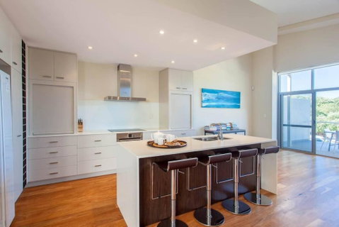 Eagle Escape I Private Properties - Australia Accommodation 4