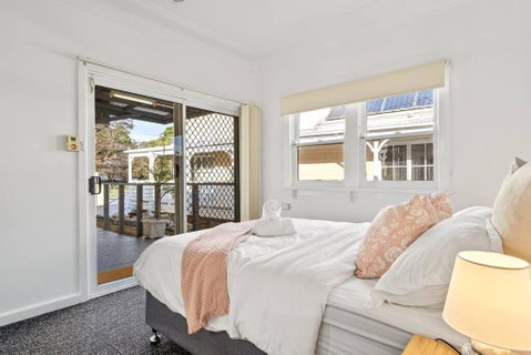 East Hills Waterfront Bliss - Australia Accommodation 4