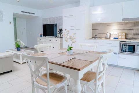DRIFT PALM COVE- Private 2 Bed -Apartment 2204 - Australia Accommodation 1