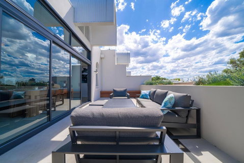 Elegant 3BR Apt -Bondi Junction & Stunning Skyline - Australia Accommodation 0