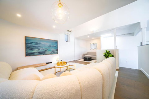 Elegant 3BR Apt -Bondi Junction & Stunning Skyline - Australia Accommodation 1