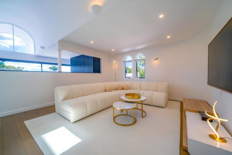 Elegant 3BR Apt -Bondi Junction & Stunning Skyline - Australia Accommodation 2