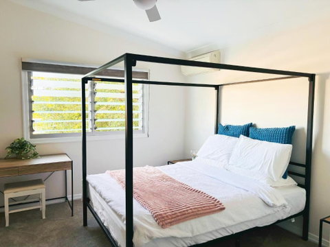 Elegant Villa Near Shopping Mall - Australia Accommodation 3