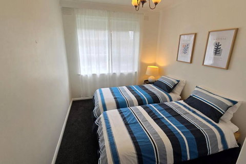 Elsternwick Easy Living - 2 Bedroom Sleeping 4 - Australia Accommodation 3