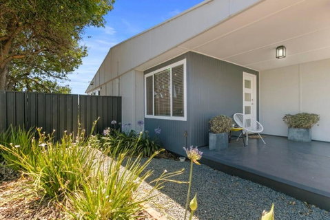 Entire Home In Sturt, Free Parking - Australia Accommodation 2