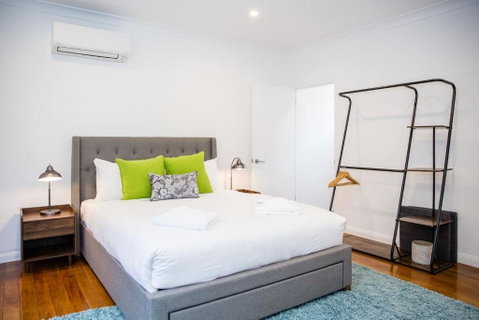 Esperanza Gardens - A Stylish Victorian Studio - Australia Accommodation 1