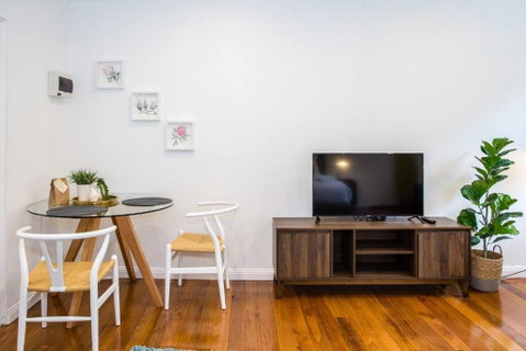 Esperanza Gardens - A Stylish Victorian Studio - Australia Accommodation 2