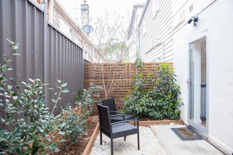 Esperanza Gardens - A Stylish Victorian Studio - Australia Accommodation 4