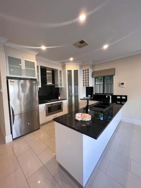 Executive Villa Close To CBD With Spa - Australia Accommodation 0