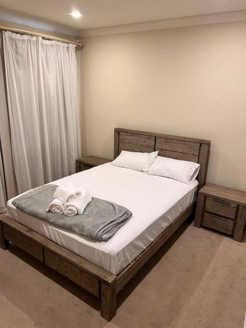 Executive Villa Close To CBD With Spa - Australia Accommodation 4