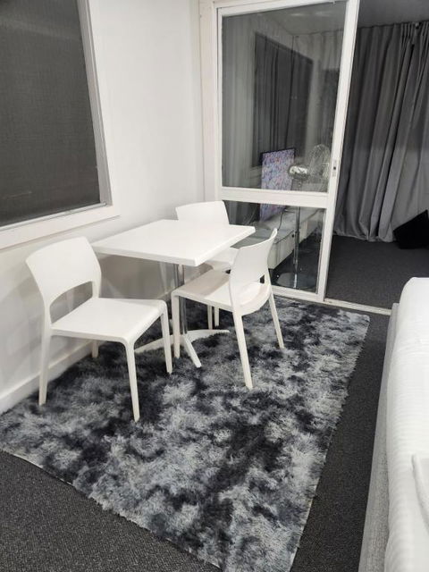 Entire Studio Apartment - Self Check-in - Australia Accommodation 4