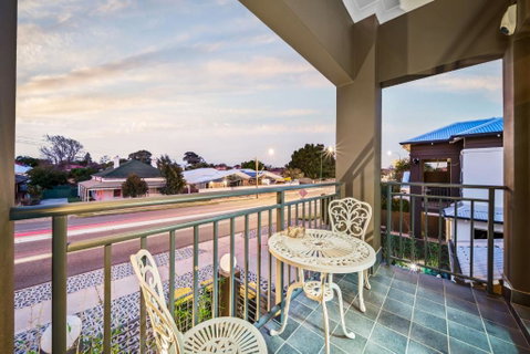 Equitice Winter Moonlight Villa - Australia Accommodation 1