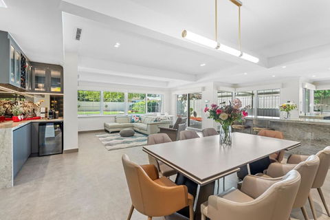 Exquisite Oasis Family Retreat - Australia Accommodation 4