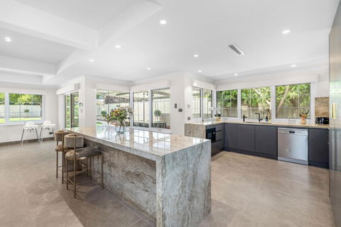 Exquisite Oasis Family Retreat - Australia Accommodation 0