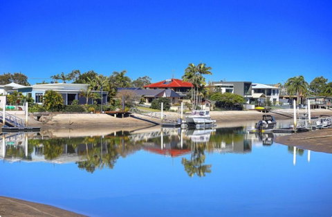 Fabulous Canal-front Unit In Mooloolaba - Australia Accommodation 1