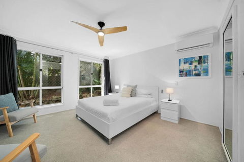Family Escape Serene Oasis With Pool And AC - Australia Accommodation 2