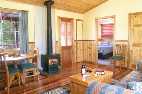 Fergies Hill Spa Cottage @ Granite Ridge Wines - Australia Accommodation 3