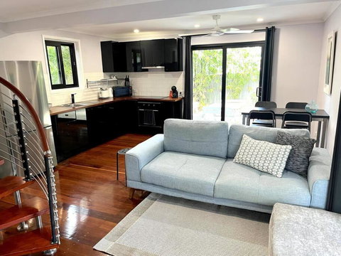 Gabba Central Lofthouse Sleeps5 Pets - Australia Accommodation 4