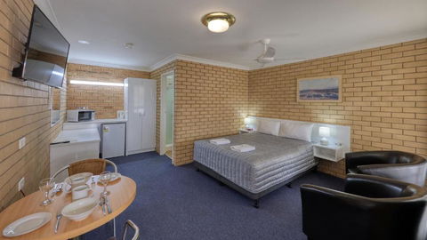 Gunsynd Motor Inn - Australia Accommodation 4