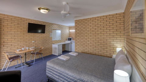 Gunsynd Motor Inn - Australia Accommodation 3