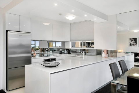 HARIS - Modern 2BR Apartment With Views - Australia Accommodation 1