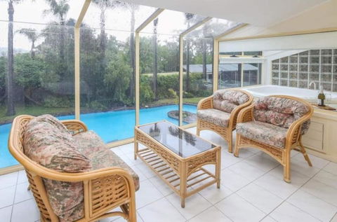 Hawthorndene Masterpiece Squash Court Pool - Australia Accommodation 3