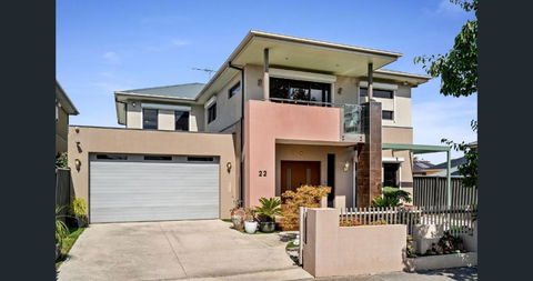 Home & Theatre, Golf, Highpoint - Australia Accommodation 0