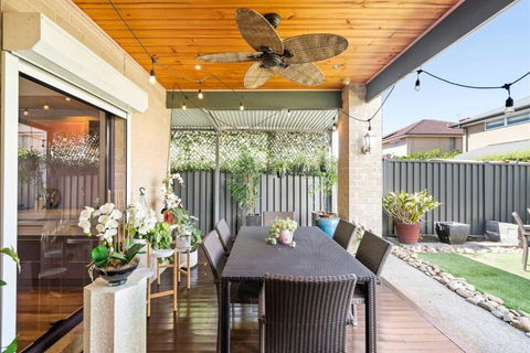 Home & Theatre, Golf, Highpoint - Australia Accommodation 2