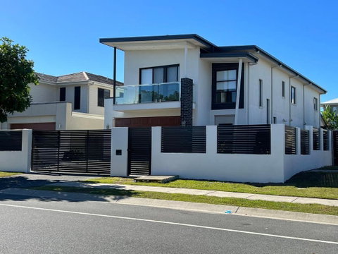 Home Away From Home & Resort Facility - Australia Accommodation 0