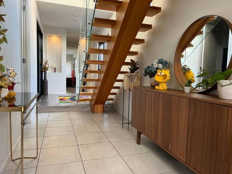 Home Away From Home & Resort Facility - Australia Accommodation 3