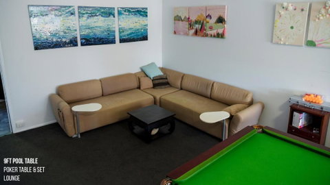 Hot Tub, Ice Bath, Gym, Sauna, Pool Table Coorparoo Haven - Australia Accommodation 3