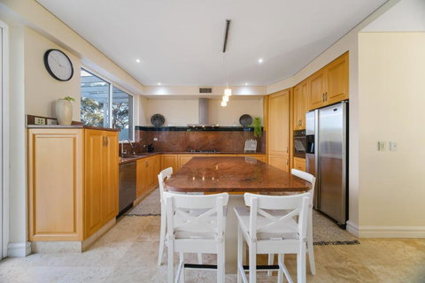 House By The Harbor - Australia Accommodation 3