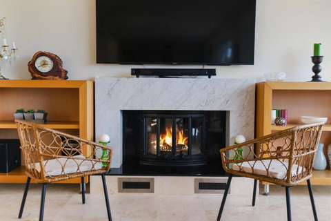 House By The Harbor - Australia Accommodation 0