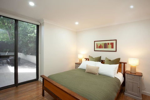 Huge 3 Bed Camperdown Garden Apt W Parking Aircon - Australia Accommodation 2