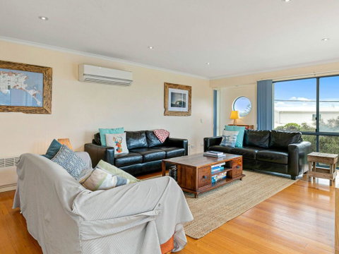 Adnajur - Australia Accommodation 2