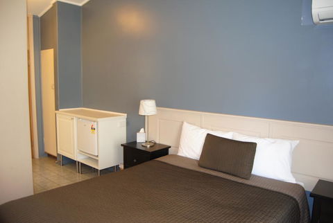 Airlie House Motor Inn - Australia Accommodation 3