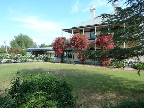 Airlie House Motor Inn - Australia Accommodation 1